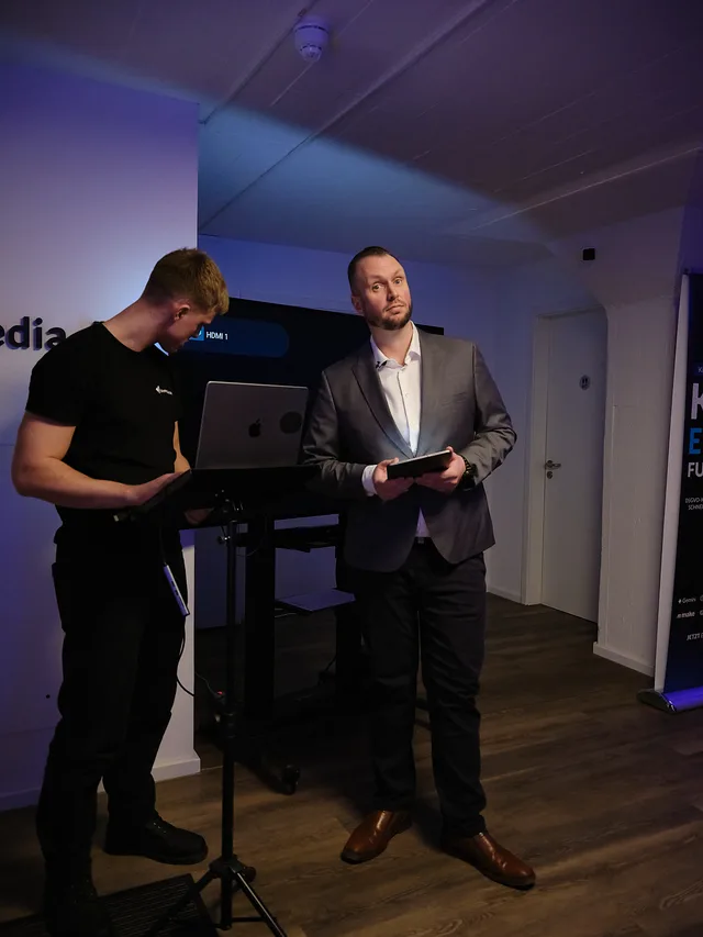 Die Experten am Pult während des Vortrags beim WJ-Businesstalk