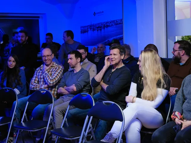 Lachendes Publikum während des Businesstalks
