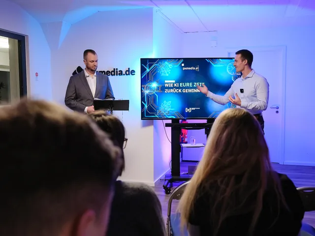 Bühnensituation beim WJ-Businesstalk „Wie KI eure Zeit zurückgewinnt“ bei pxMEDIA in Rostock